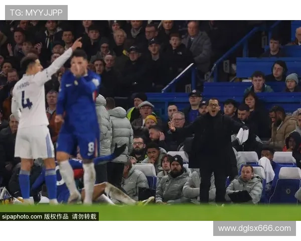 维拉球迷与法警方冲突 多人遭电击枪袭击